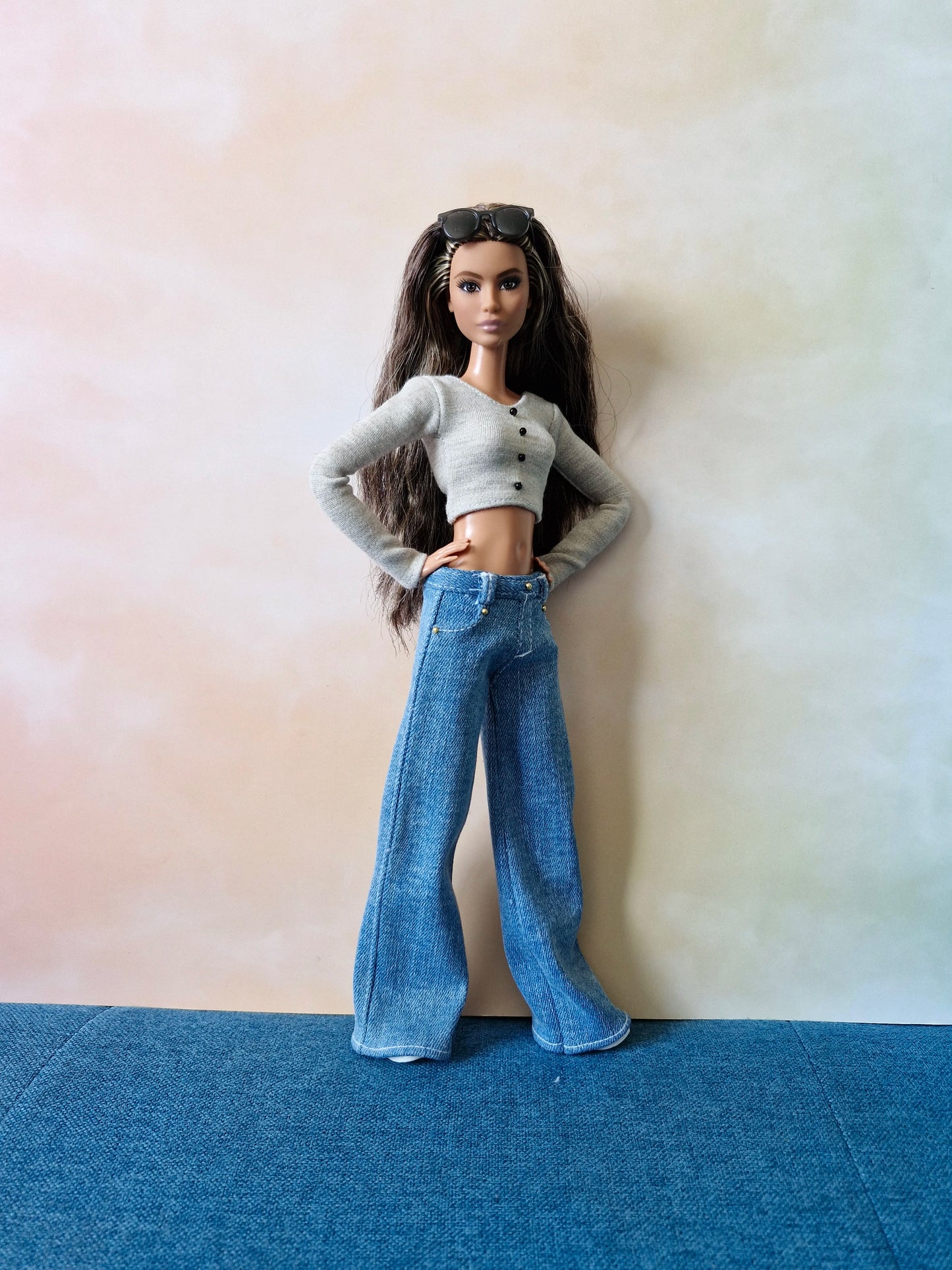 Long sleeve crop top outfits with jeans for Barbie