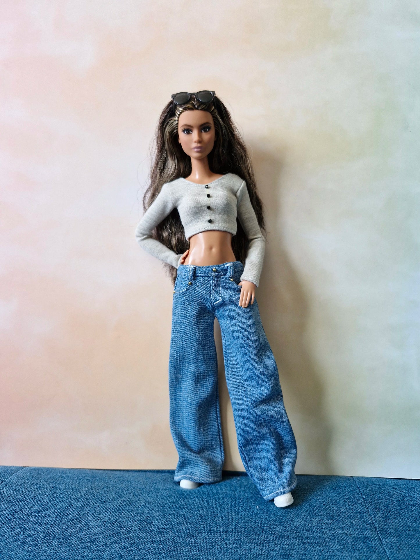 Long sleeve crop top outfits with jeans for Barbie
