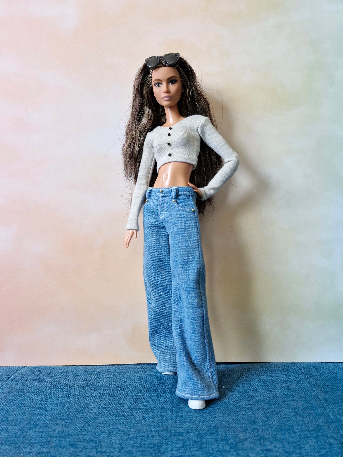 Long sleeve crop top outfits with jeans for Barbie