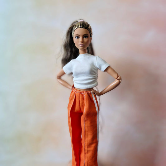White top and pants for barbie doll