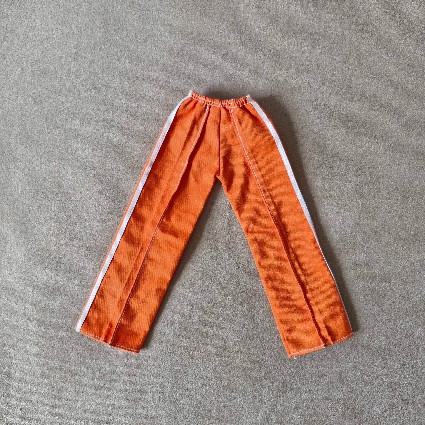 White top and pants for barbie doll