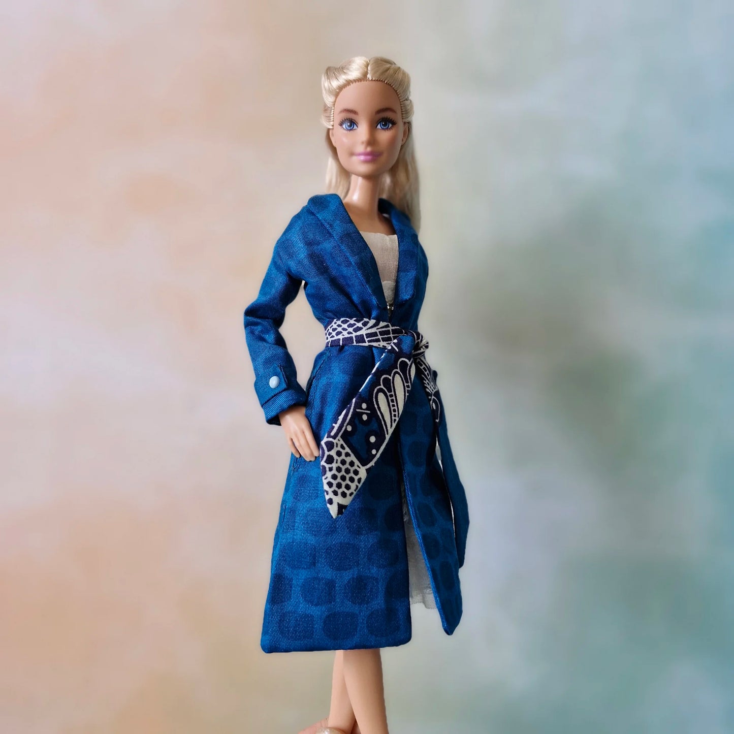 Outfit Long blue trench coat and white lace dress for Barbie doll