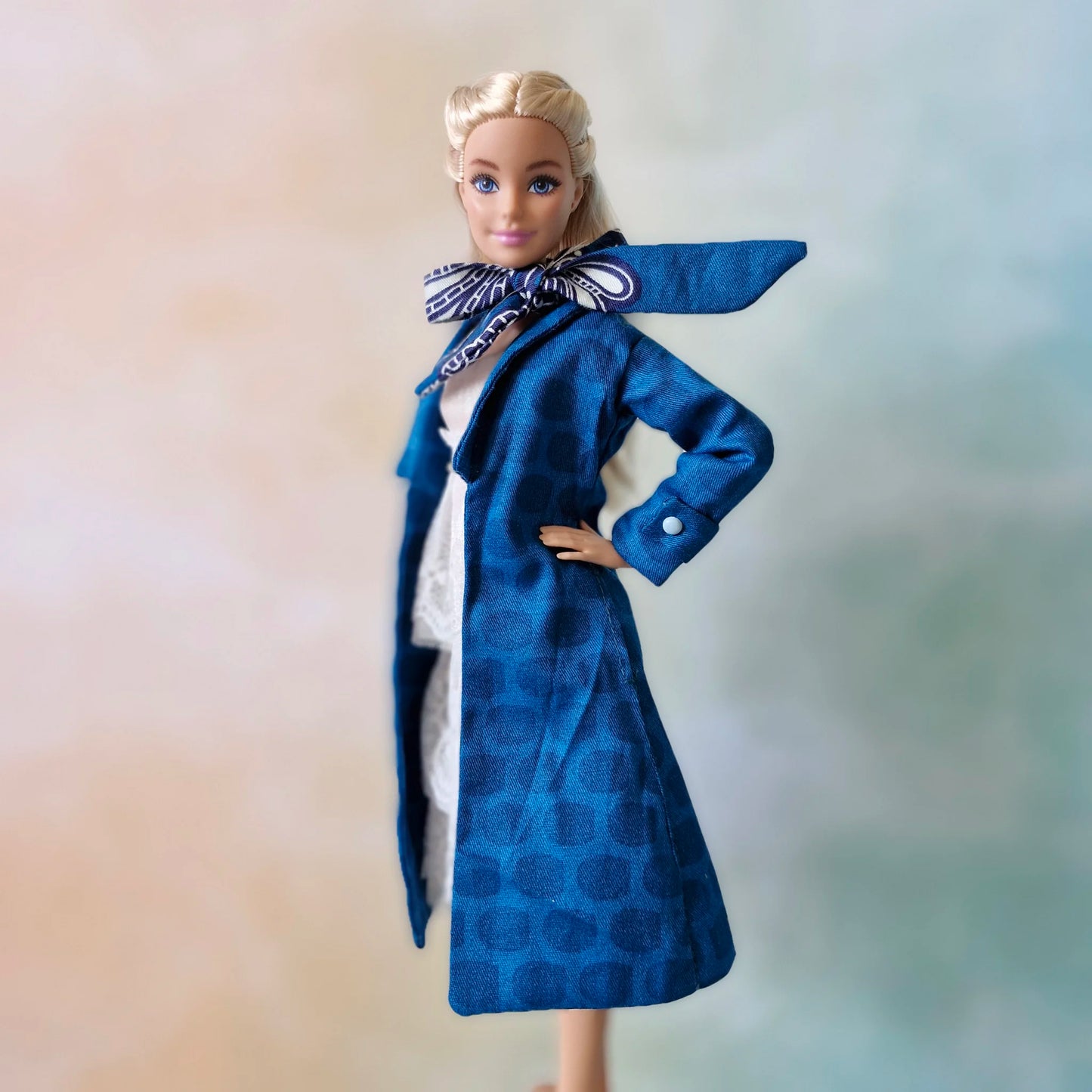 Outfit Long blue trench coat and white lace dress for Barbie doll