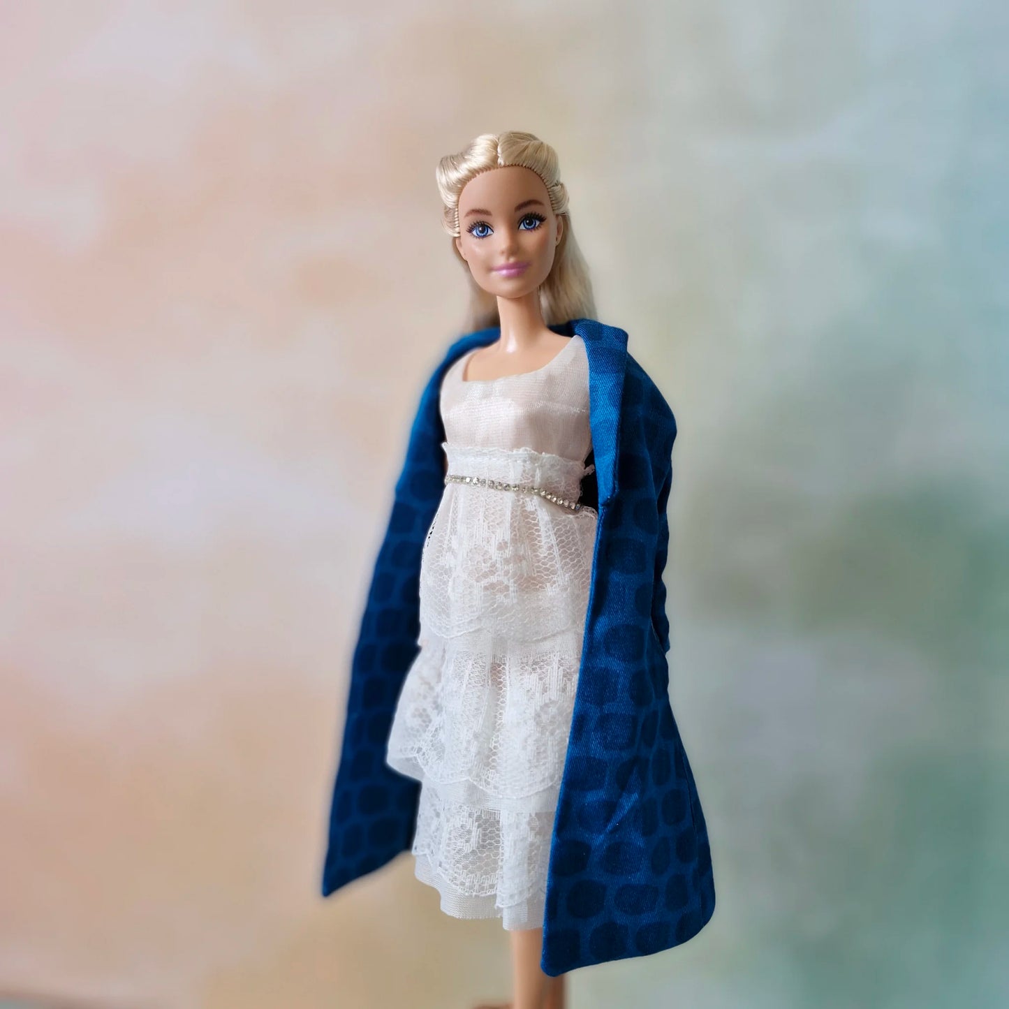 Outfit Long blue trench coat and white lace dress for Barbie doll