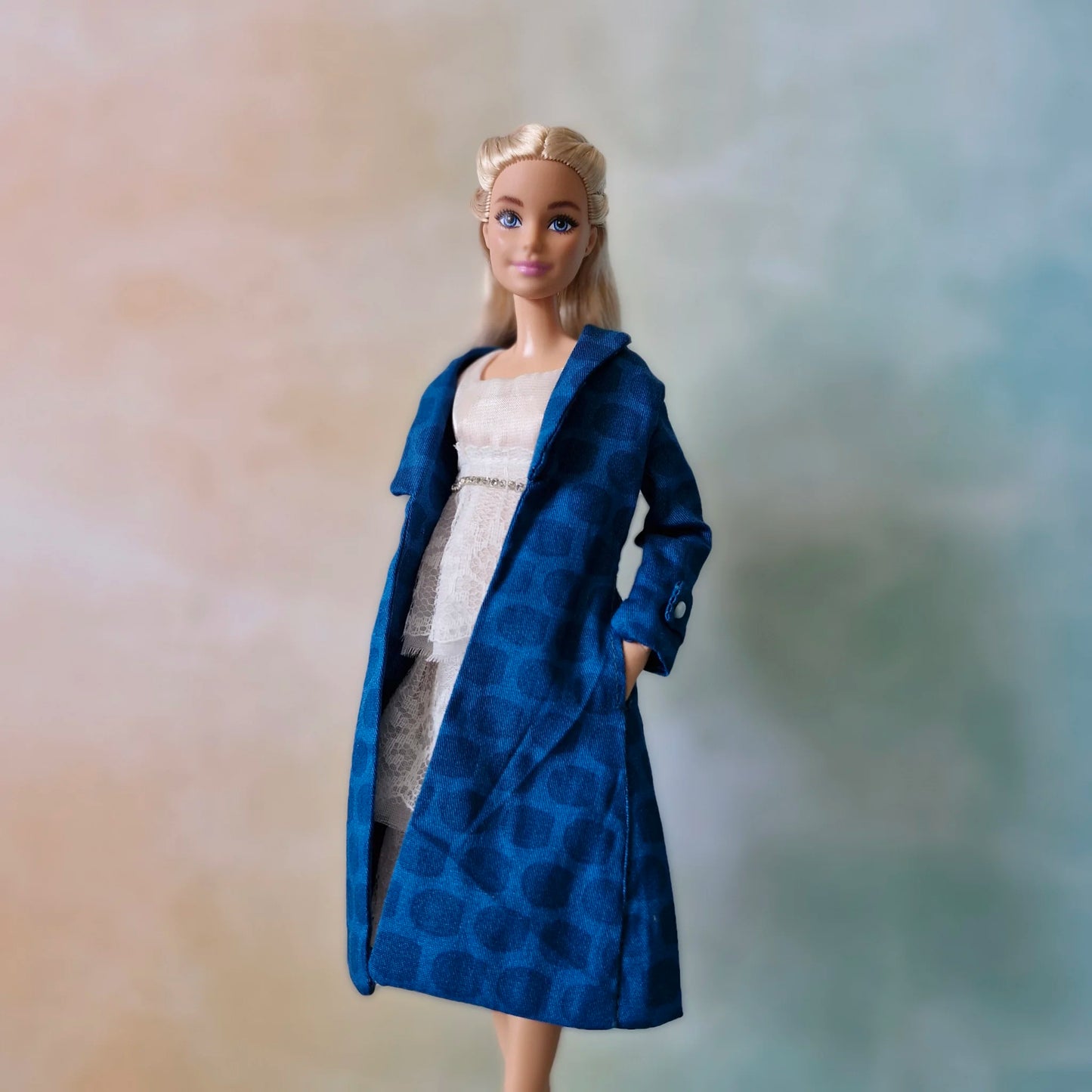 Outfit Long blue trench coat and white lace dress for Barbie doll