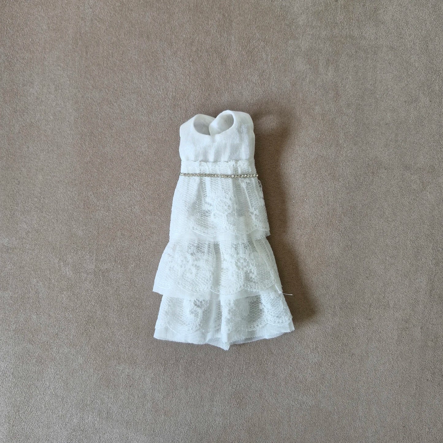 Outfit Long blue trench coat and white lace dress for Barbie doll