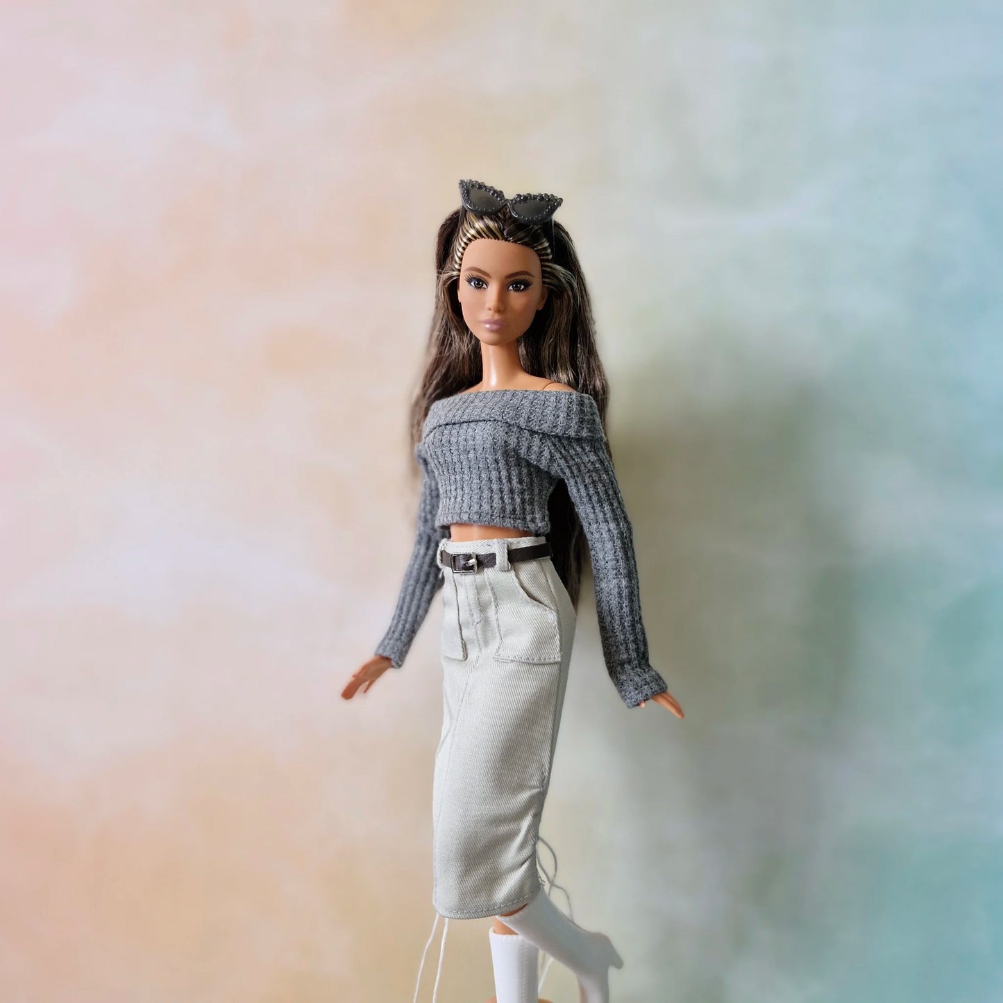 White top and khaki skirt with belt for barbie doll