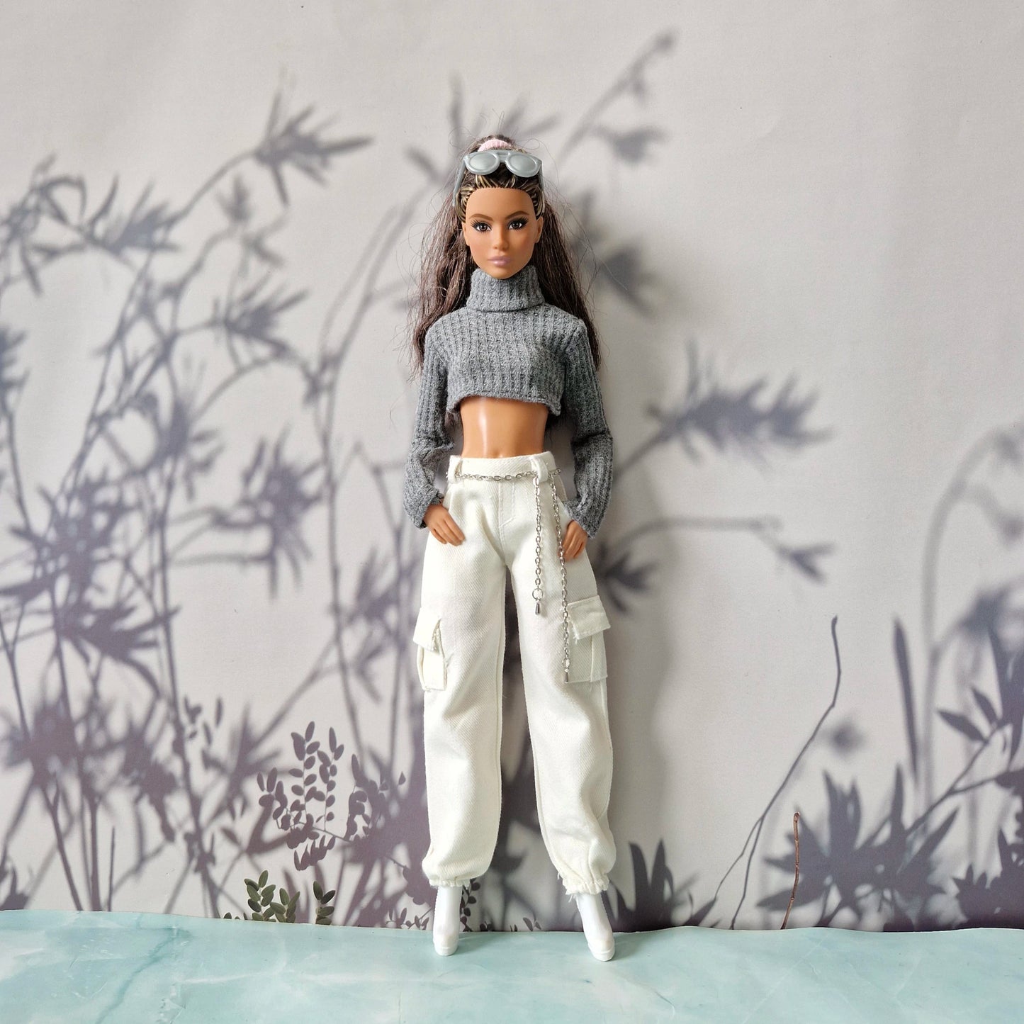 barbie-modern-fashion-gray-knit-top