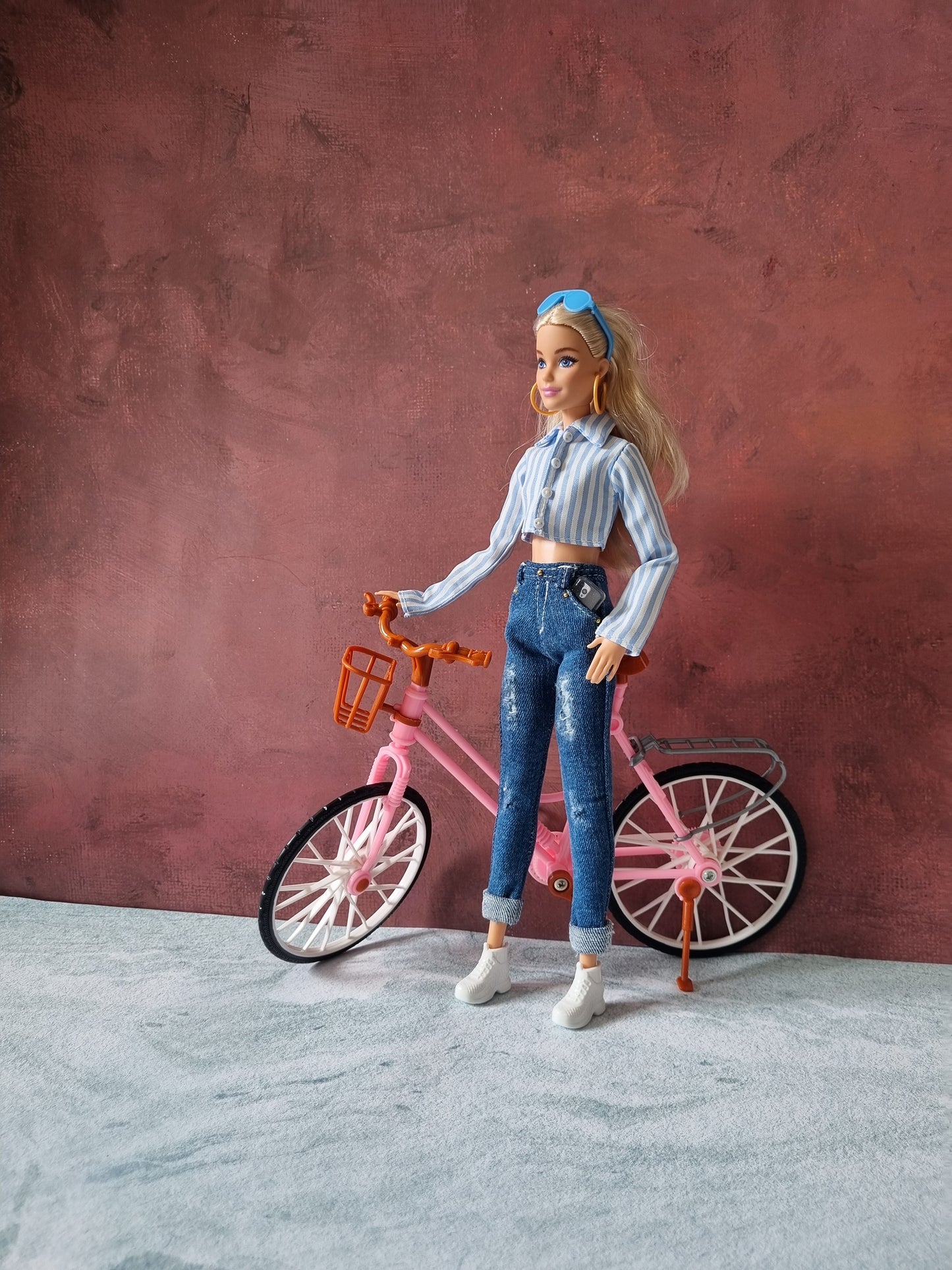 Crop top and blue jeans for Barbie