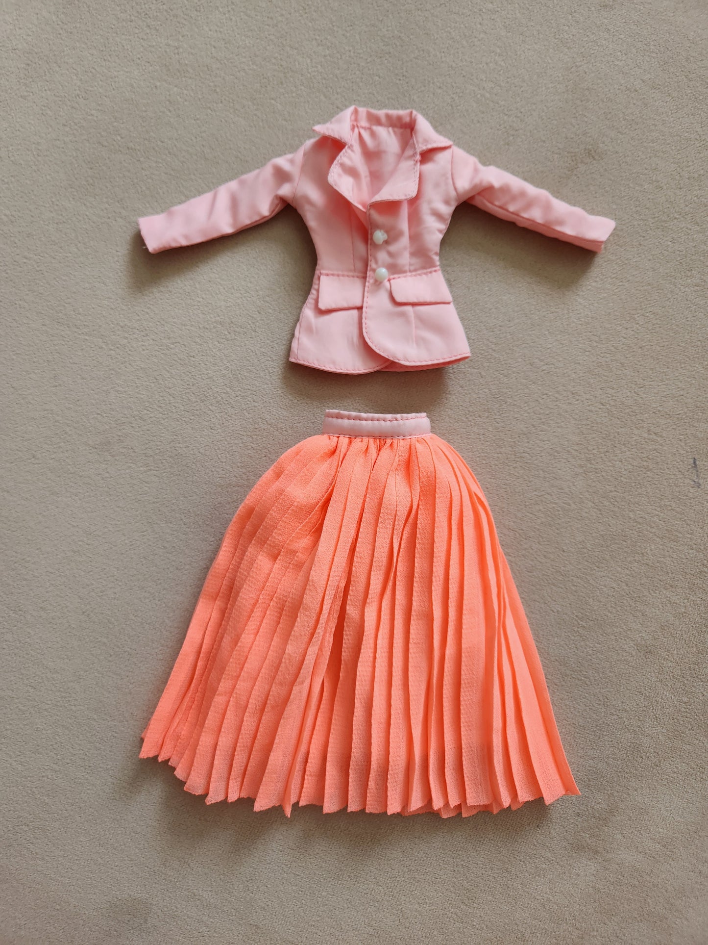 Skirt for Barbie doll