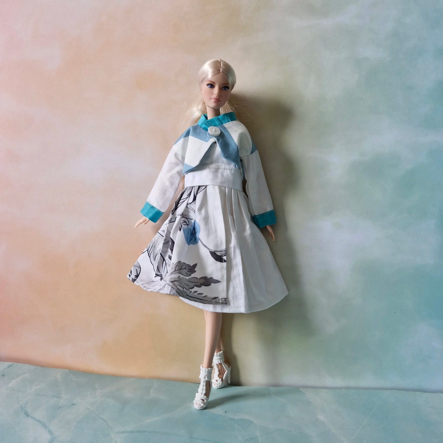 Elegant 2-Piece Floral Outfit for Barbie Doll – Classic Style with Modern Flair