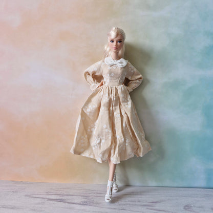 Barbie Vintage-Inspired Beige Floral Print Dress with Peter Pan Collar Huonghandmadedoll Barbie Vintage-Inspired Beige Floral Print Dress with Peter Pan Collar Huonghandmadedoll