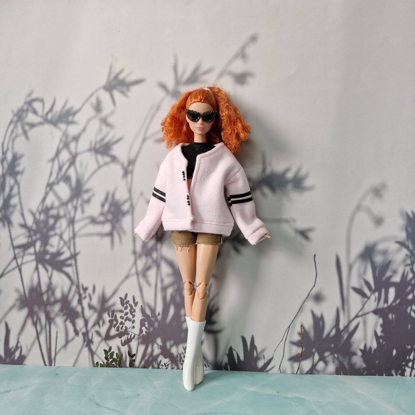 Barbie Casual Layered Outfit – Cardigan, Crop Top & Distressed Shorts