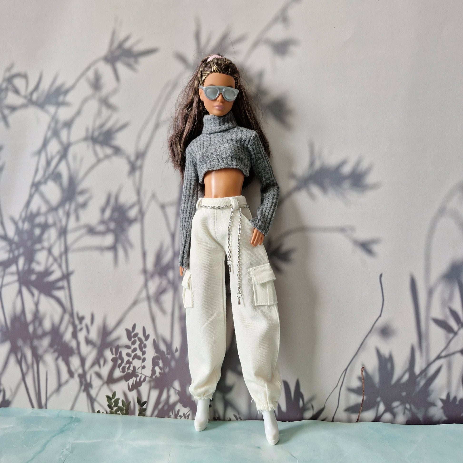 barbie-modern-fashion-gray-knit-top