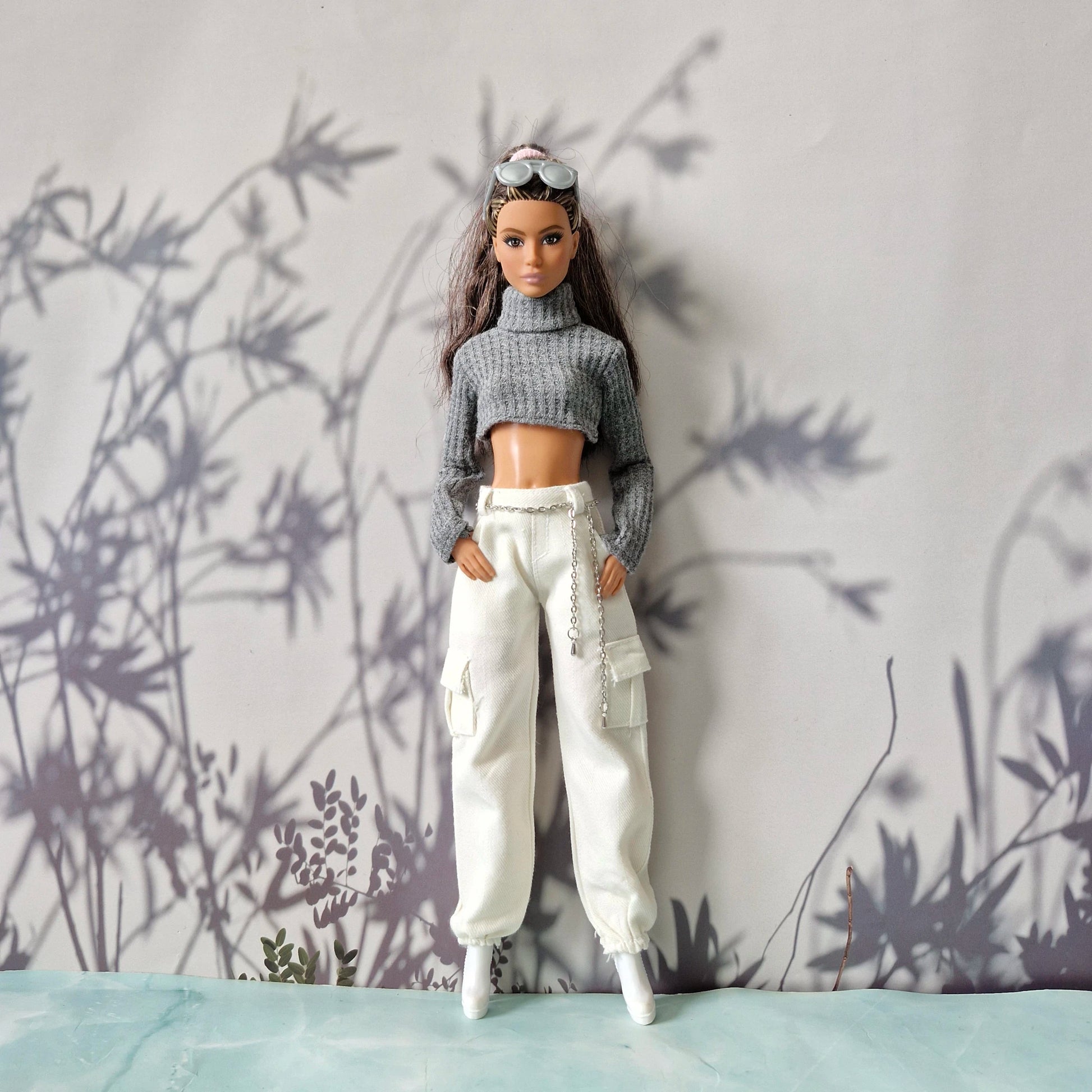 barbie-modern-fashion-gray-knit-top