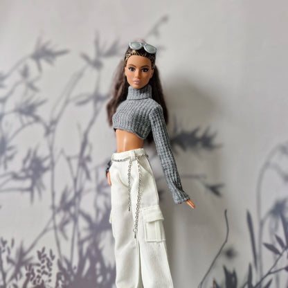 barbie-streetwear-grey-turtleneck-outfit-02.webp