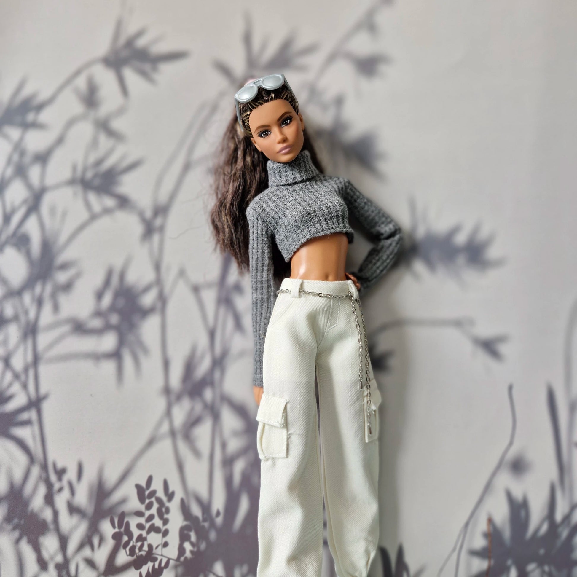 barbie-cargo-pants-gray-crop-top-style