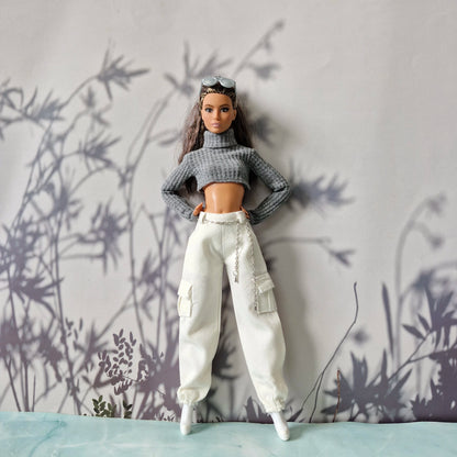 barbie-grey-cropped-turtleneck-outfit-01
